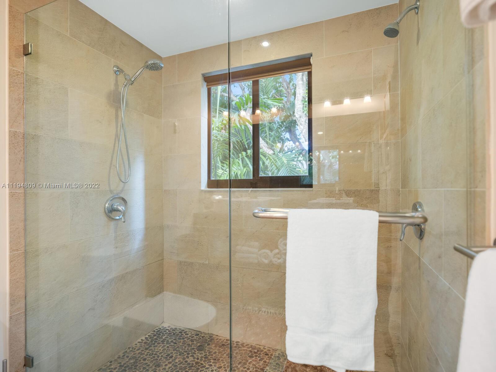 MIAMI SHORES SEC 1 AMD - Residential Lease