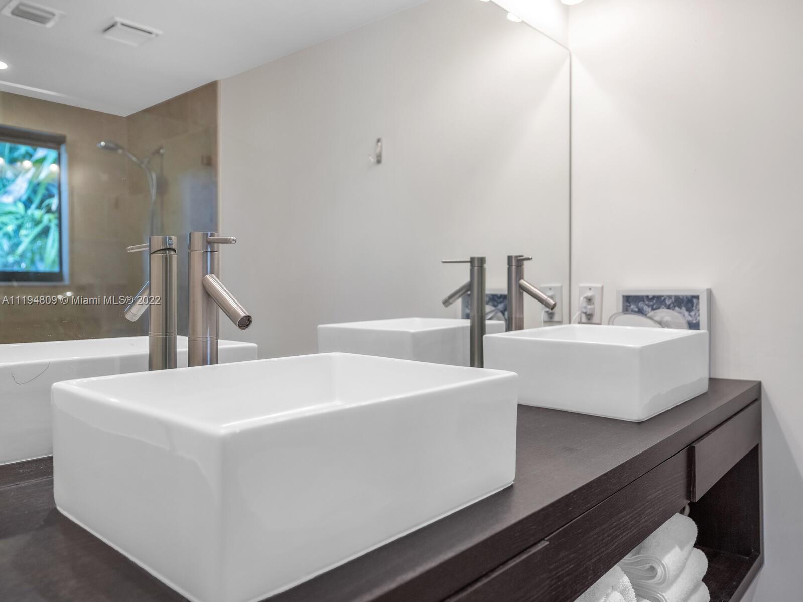 MIAMI SHORES SEC 1 AMD - Residential Lease