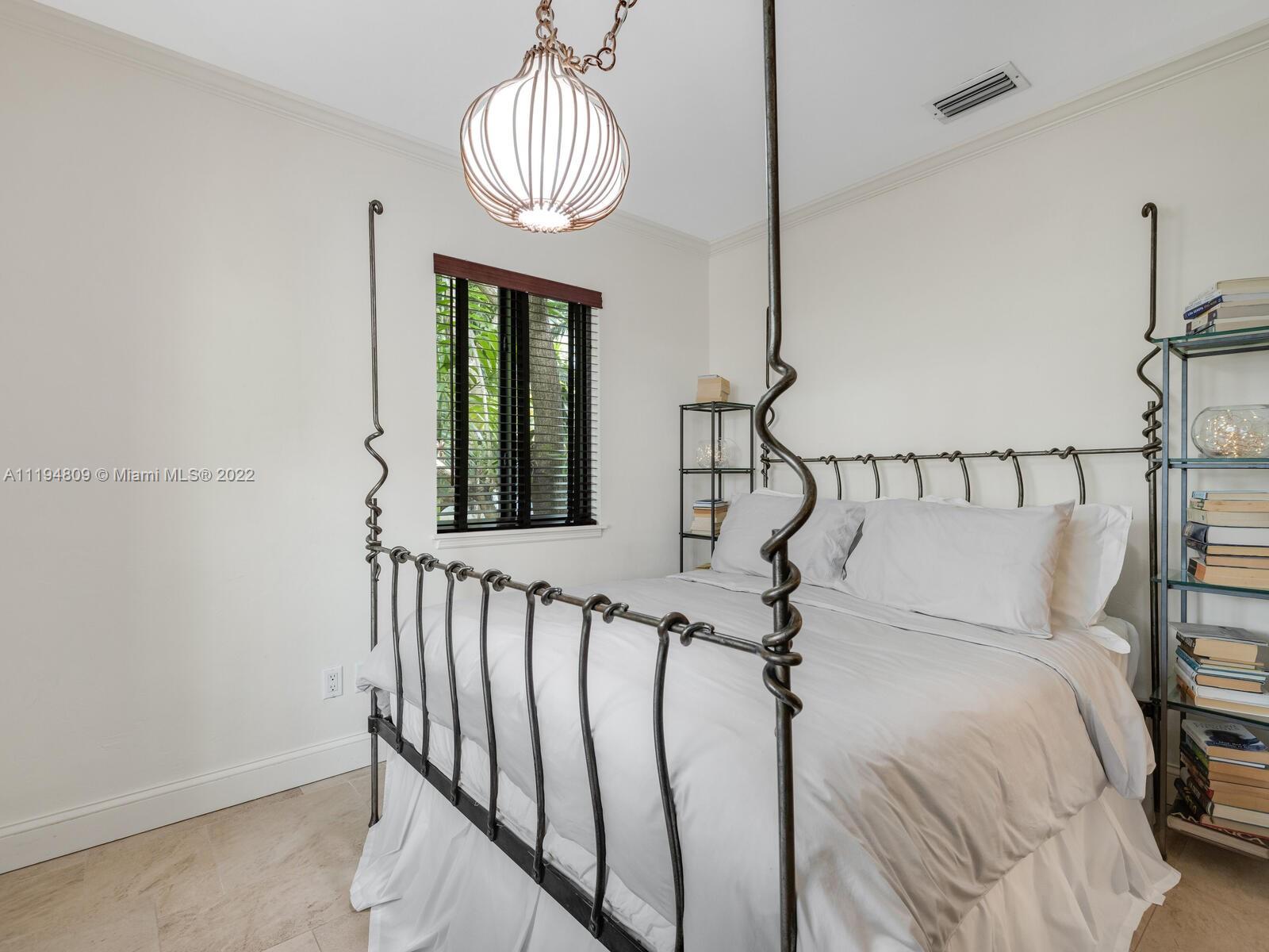 MIAMI SHORES SEC 1 AMD - Residential Lease