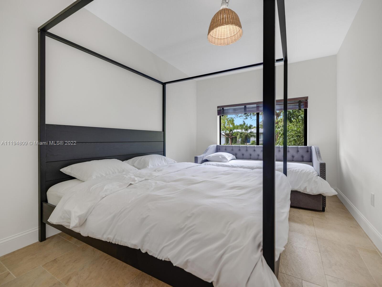 MIAMI SHORES SEC 1 AMD - Residential Lease
