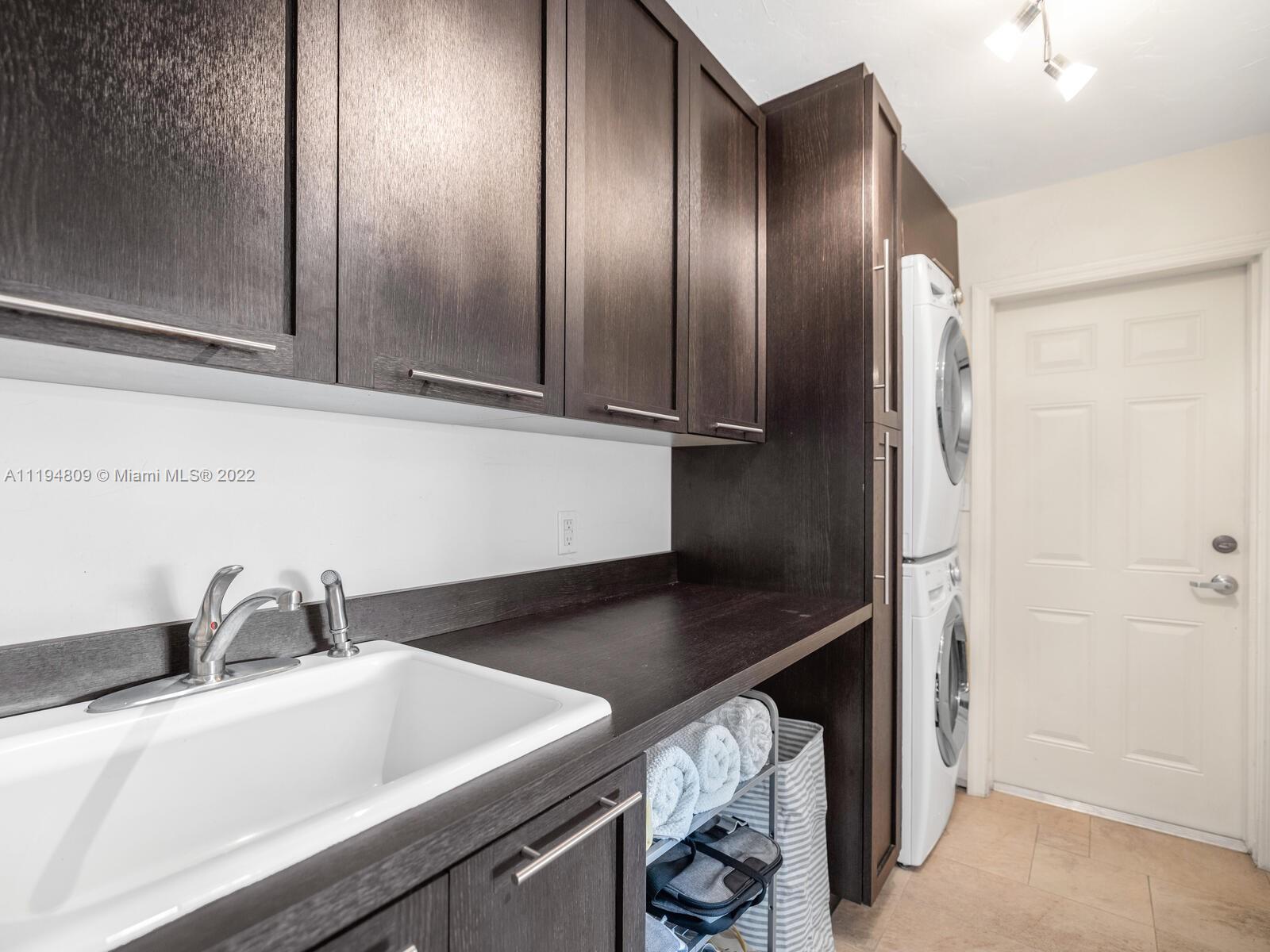 MIAMI SHORES SEC 1 AMD - Residential Lease