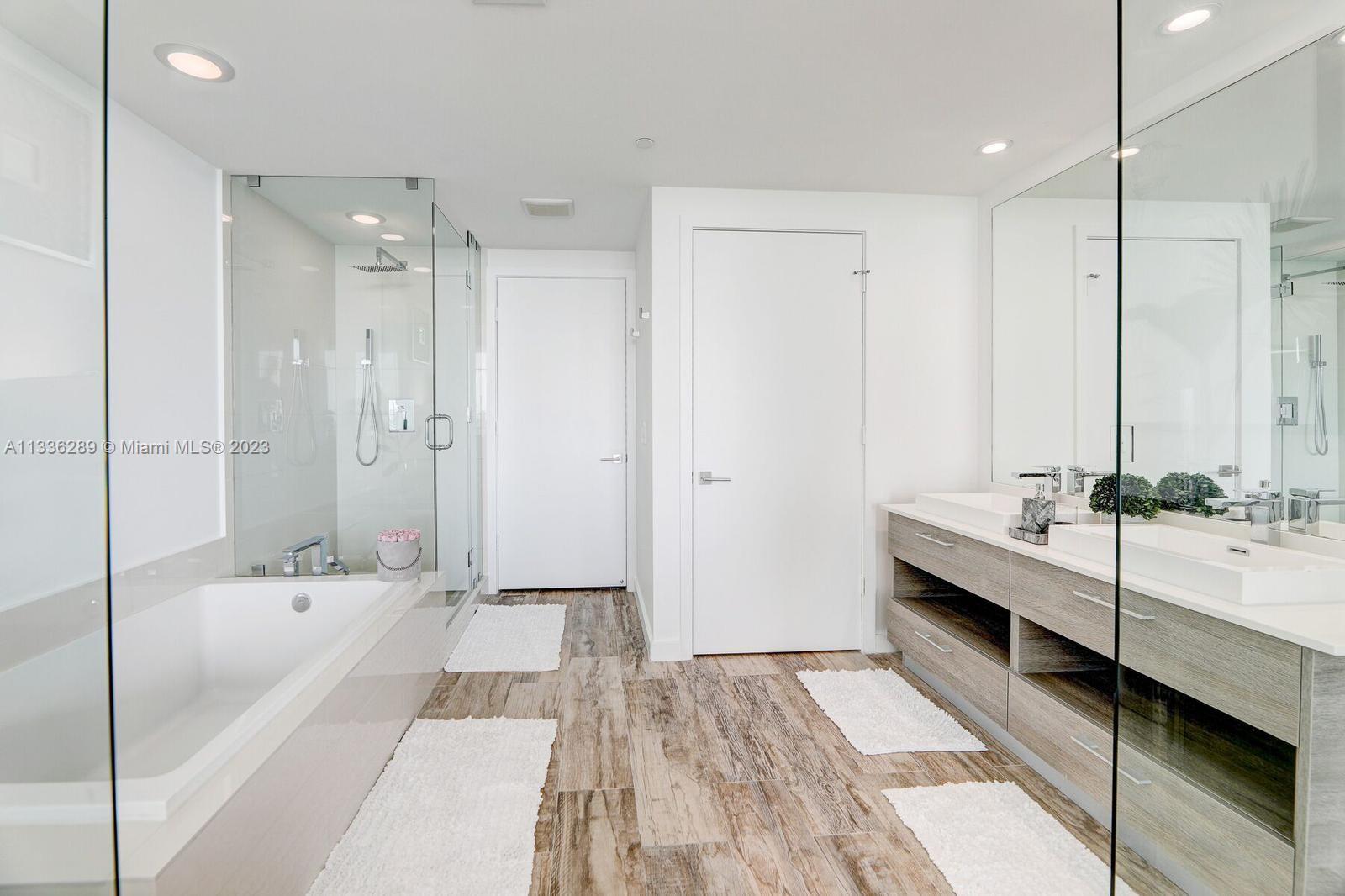 PARAISO BAY CONDO - Residential Lease