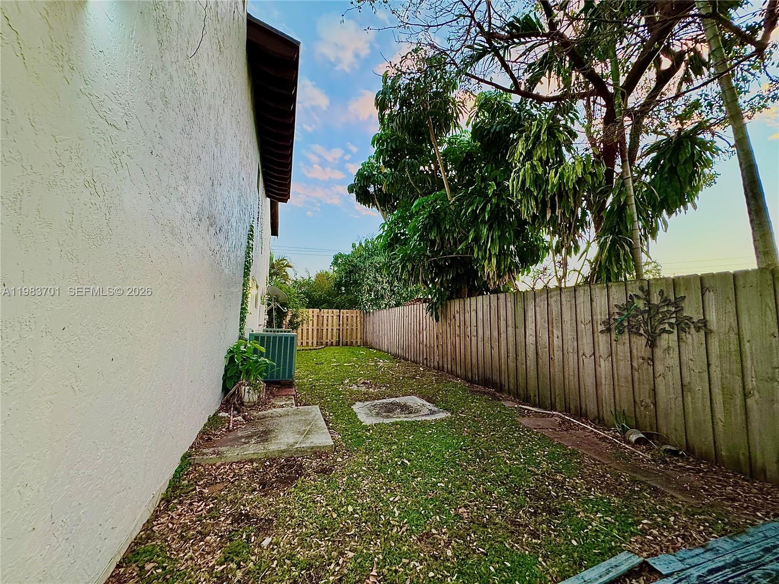 HOLLYWOOD GARDENS - Residential