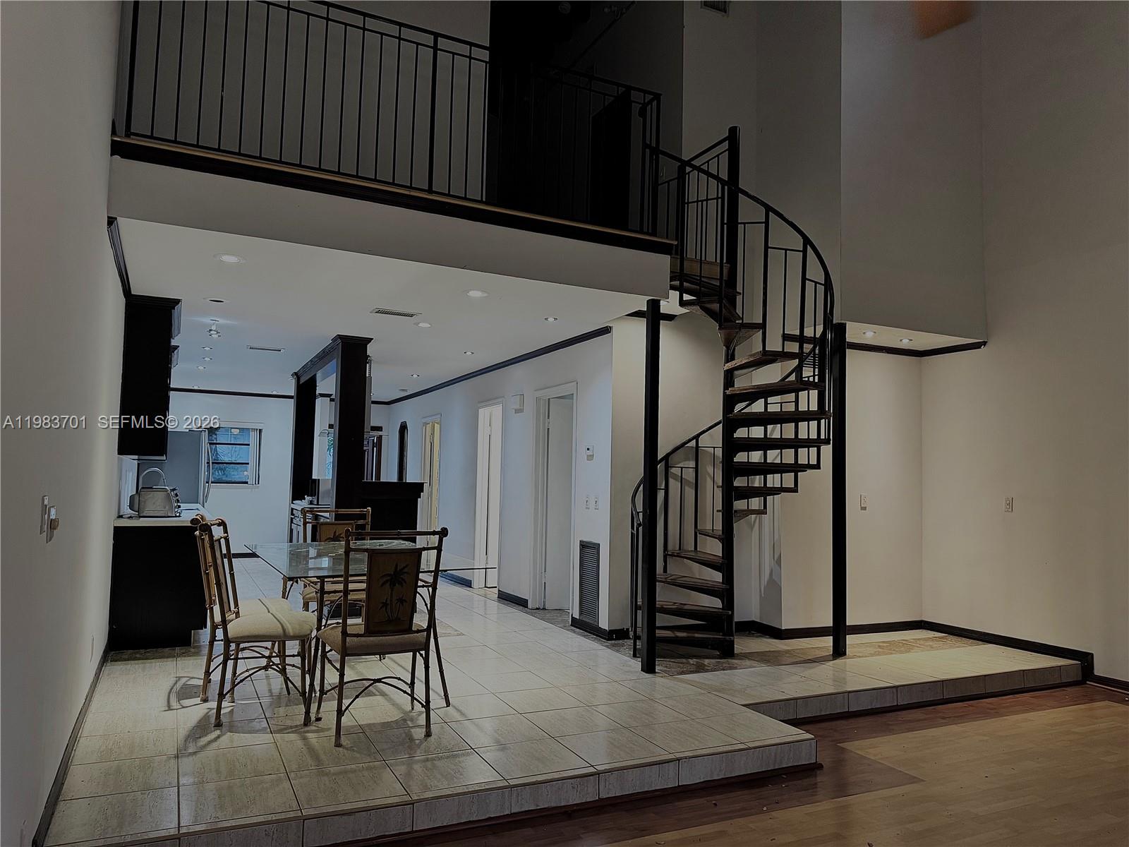 HOLLYWOOD GARDENS - Residential