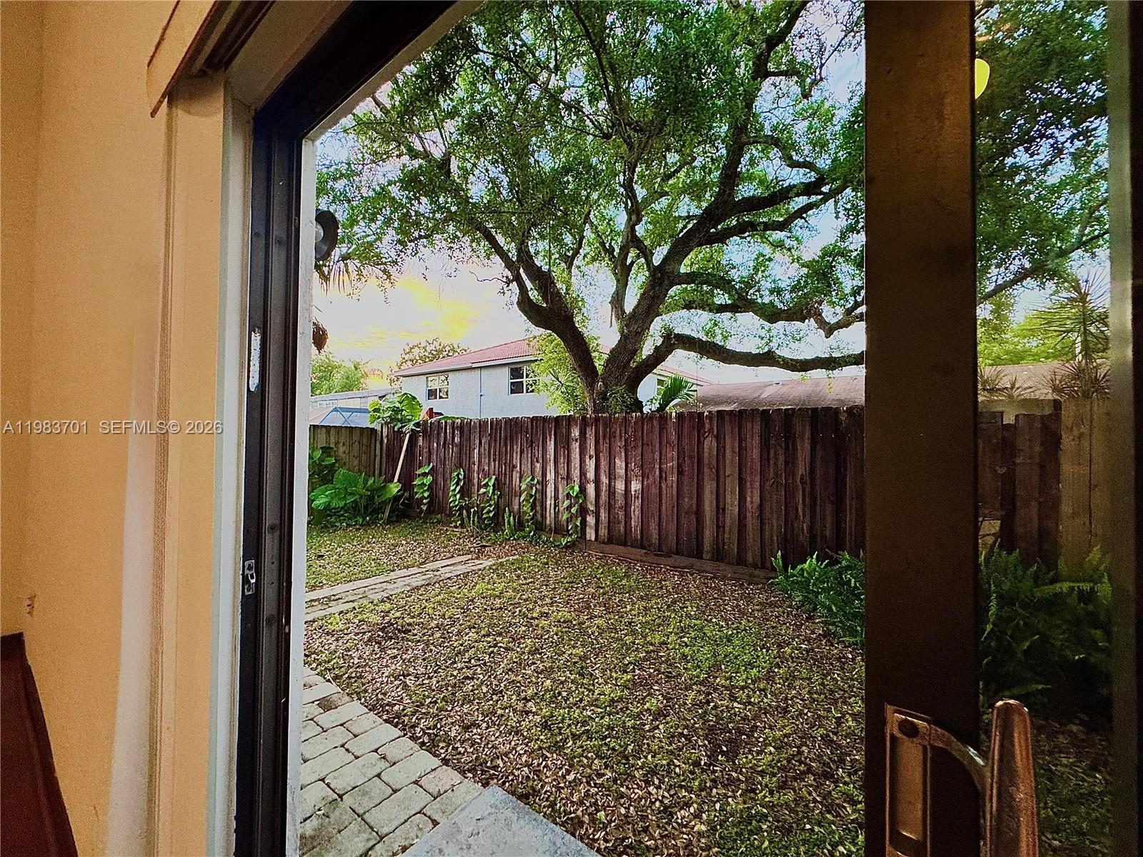HOLLYWOOD GARDENS - Residential