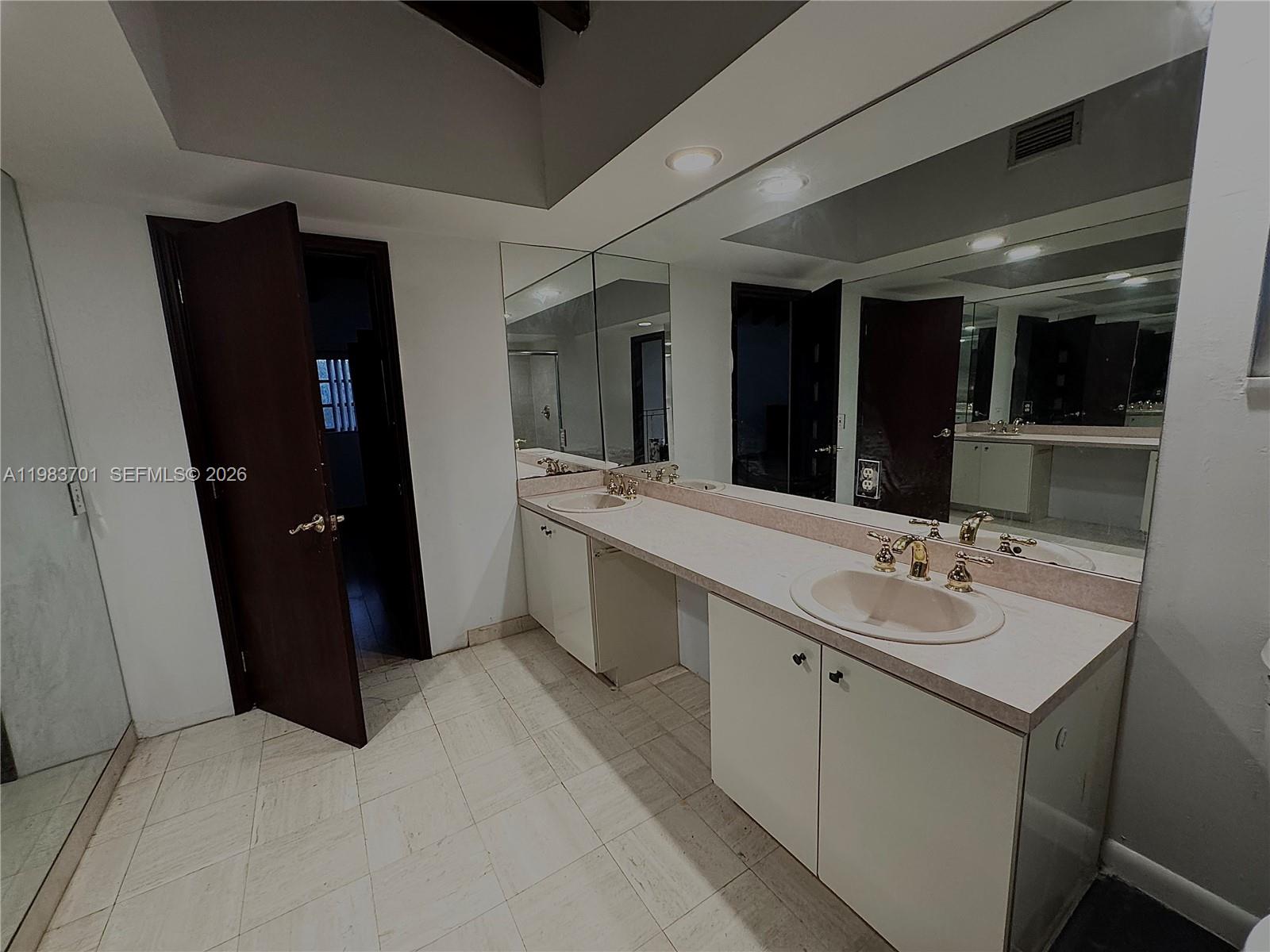 HOLLYWOOD GARDENS - Residential
