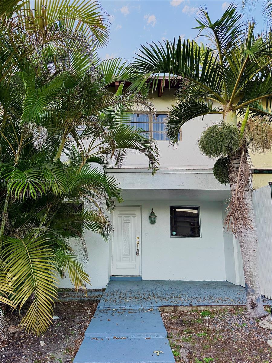 HOLLYWOOD GARDENS - Residential