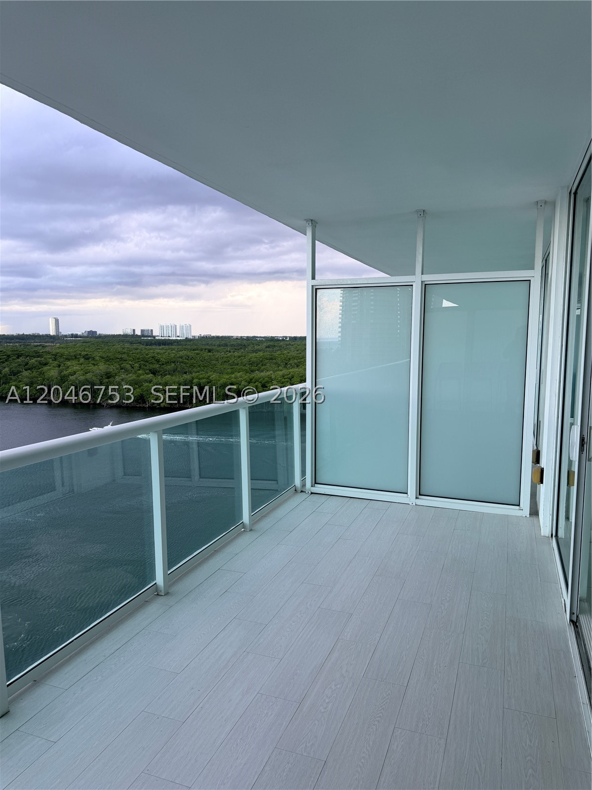 400 SUNNY ISLES CONDO WES - Residential