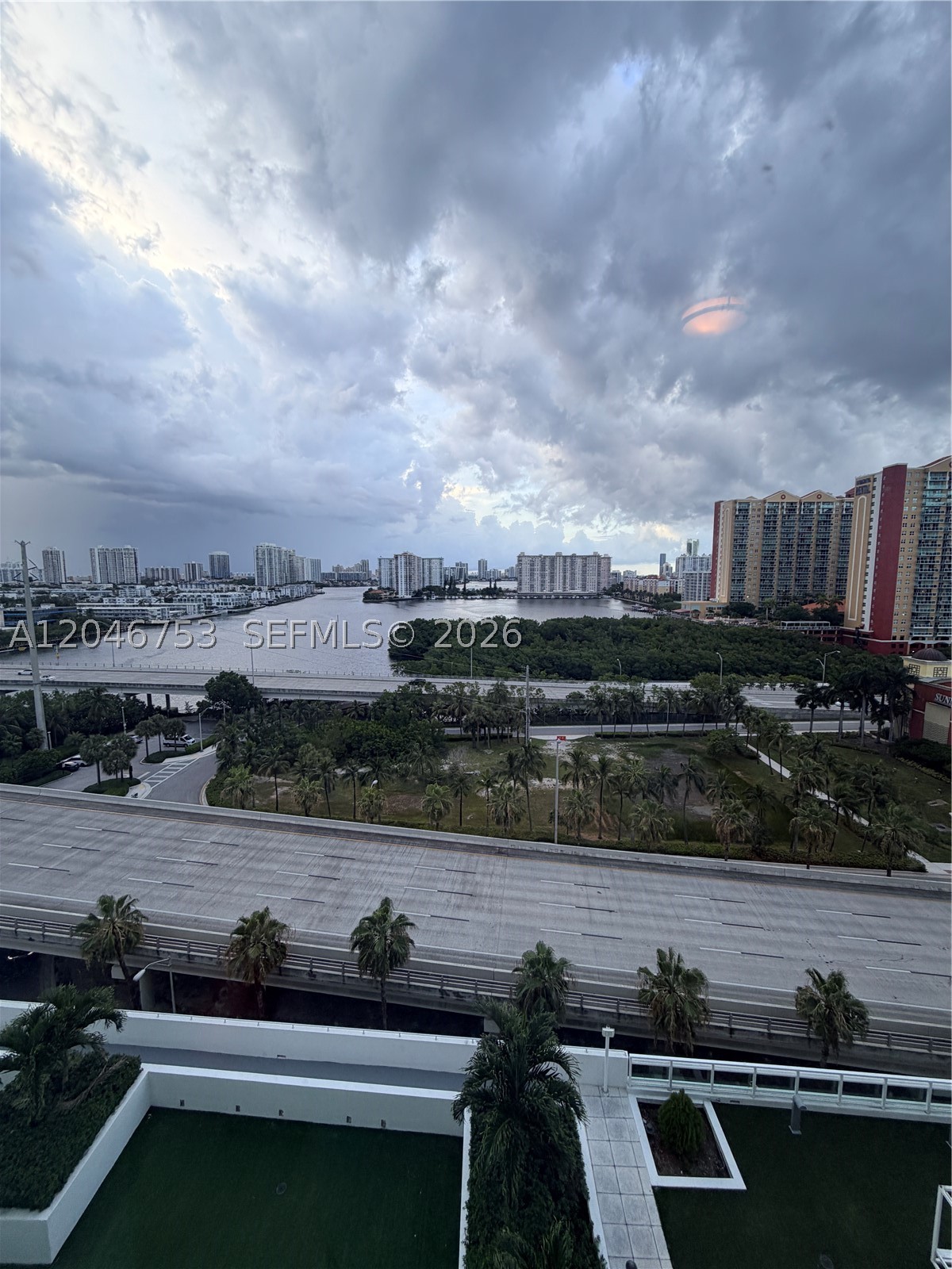400 SUNNY ISLES CONDO WES - Residential