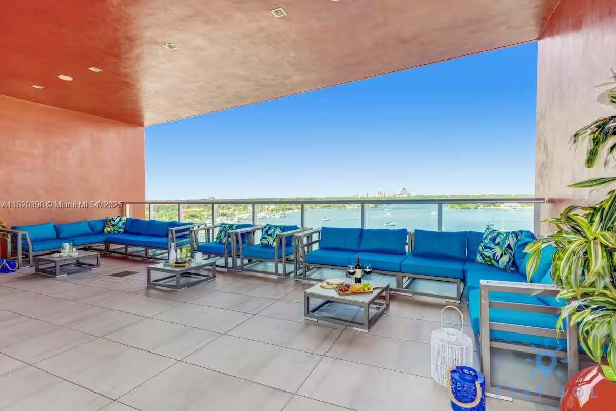 COSTA HOLLYWOOD CONDO - Residential