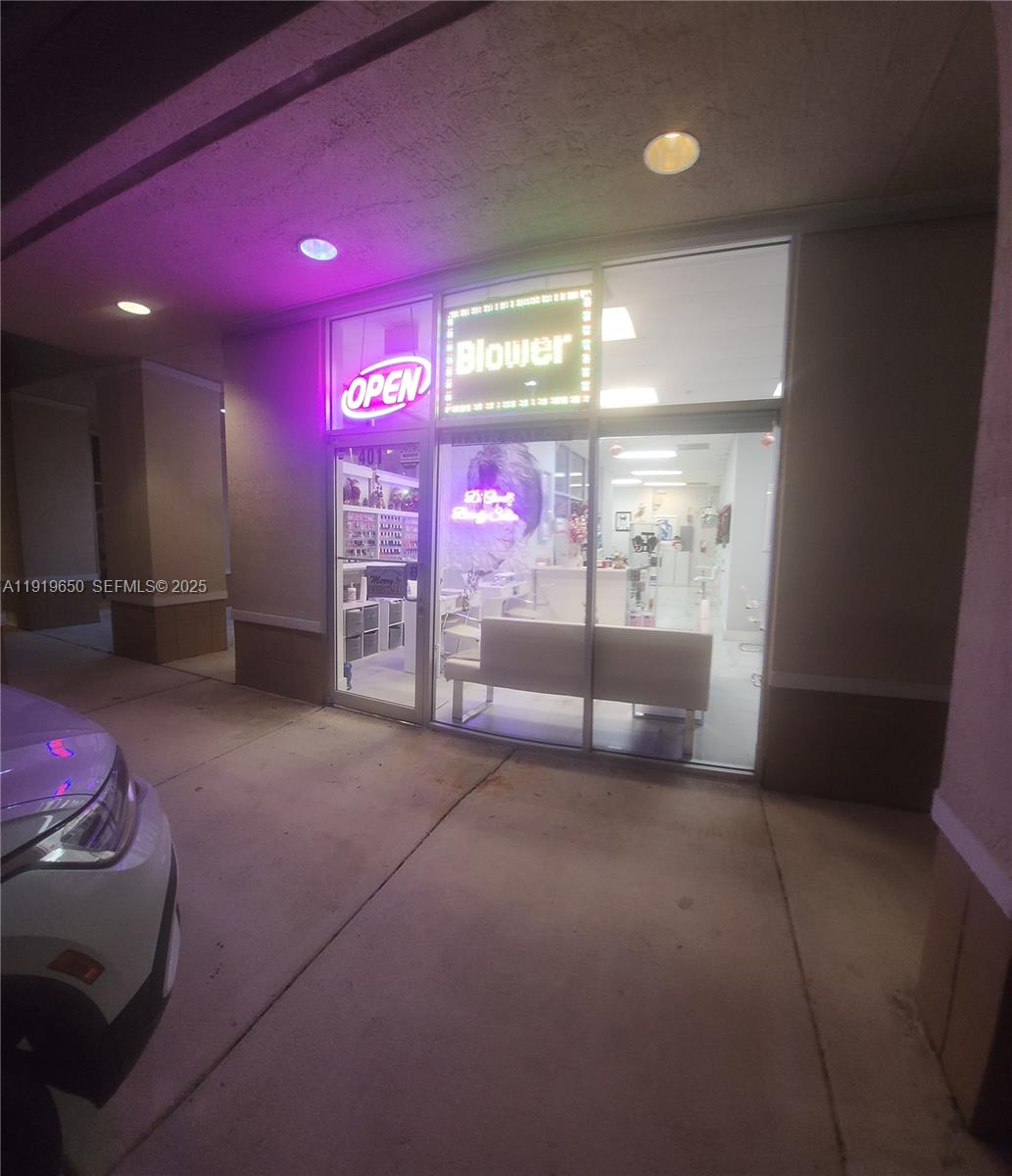 Beauty Salon, elegant,11 years established with several walk ins a day plus appointments. Salon also comes with 
4 workstations,2 manicure,2 pedicure ,3 hair wash/color station,1 hair dryer and more.
Perfect located business near bird road and 147 Ave, which allow serve that highly income family area, and from there with easy access to turnpike, and people that are living around of area

Real estate  not  included, business only, renewable transfer.


the renewal is for 5 years, leaving 2 years for the new renewal with a new contract.