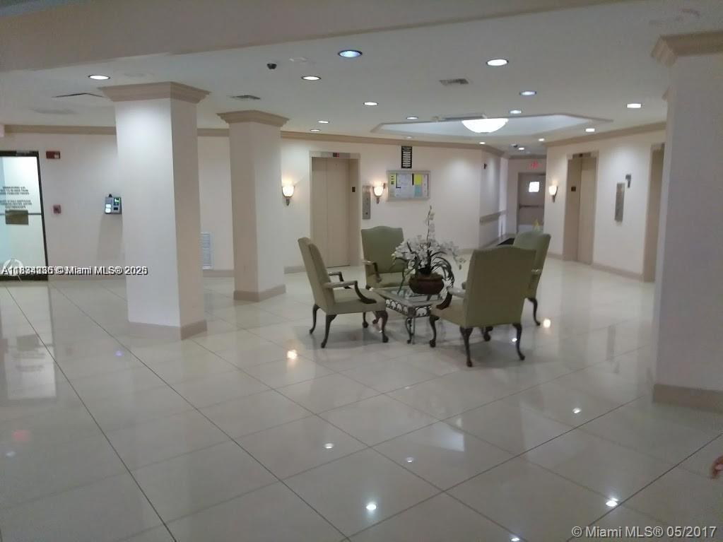 WILSHIRE CONDO - Residential Lease