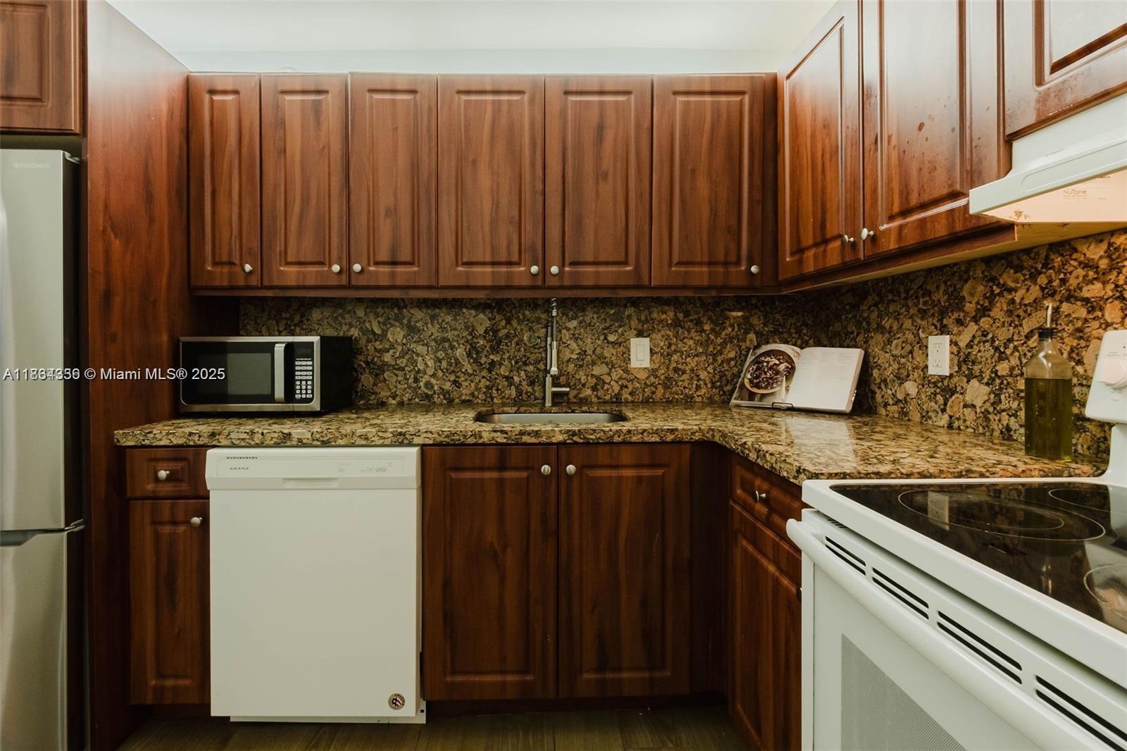 WILSHIRE CONDO - Residential Lease