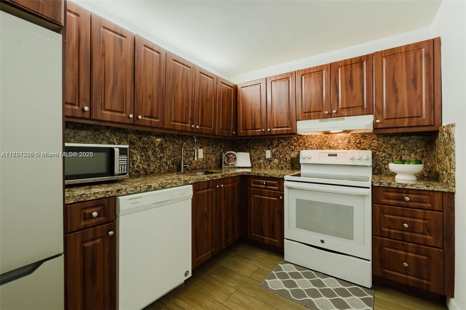 WILSHIRE CONDO - Residential Lease