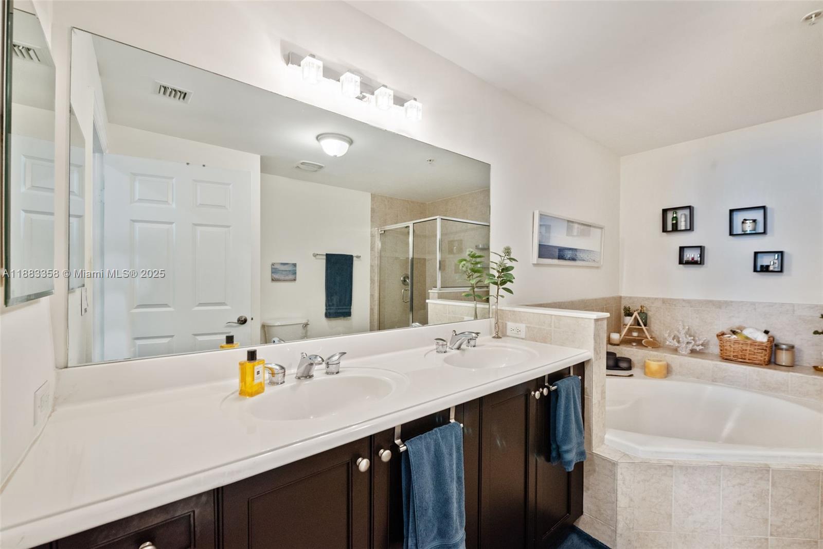 COLONNADE AT DADELAND SE - Residential