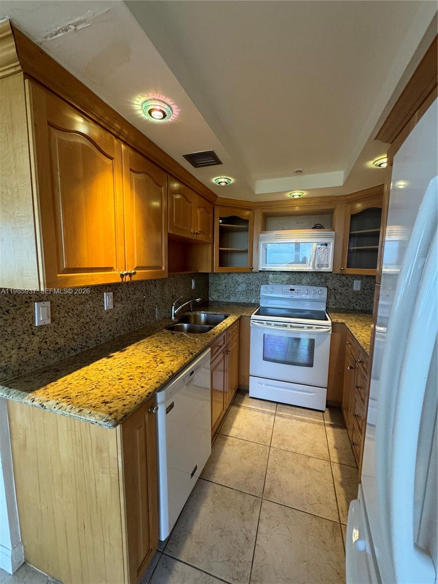 CLUB ATLANTIS CONDO - Residential