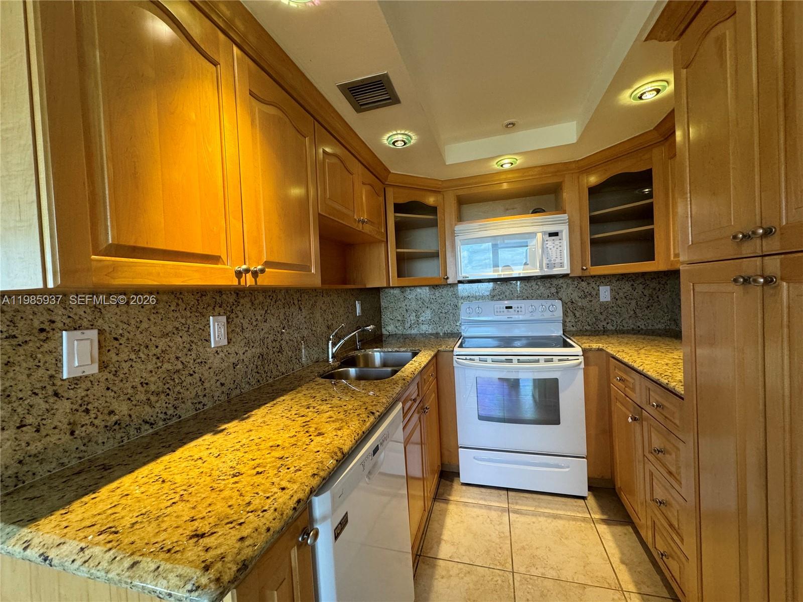 CLUB ATLANTIS CONDO - Residential
