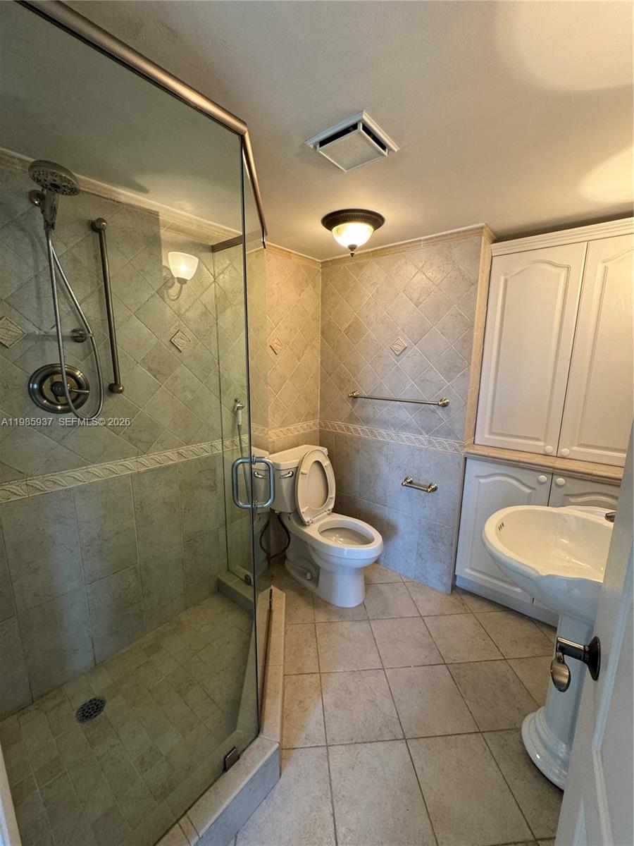 CLUB ATLANTIS CONDO - Residential