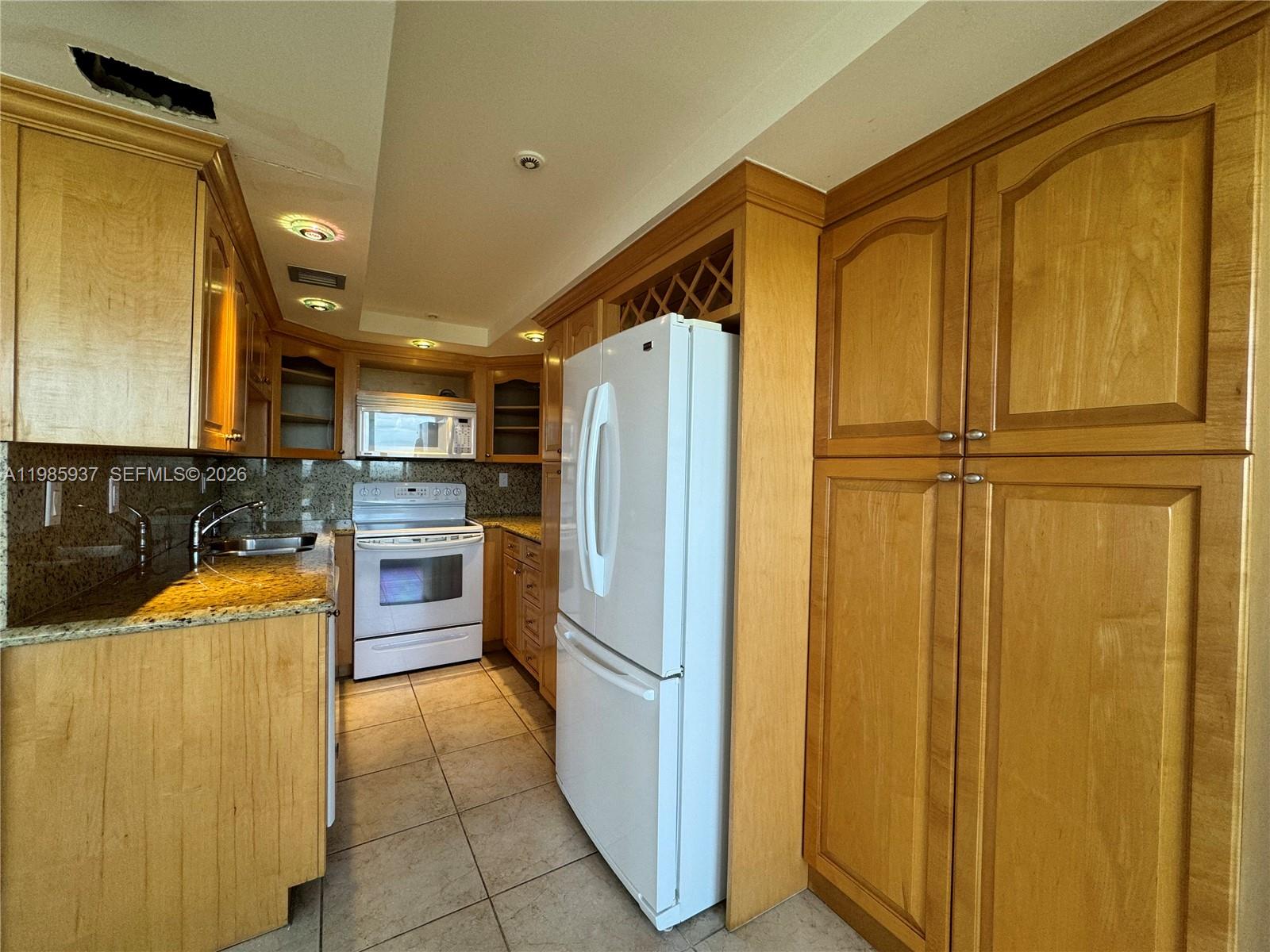 CLUB ATLANTIS CONDO - Residential