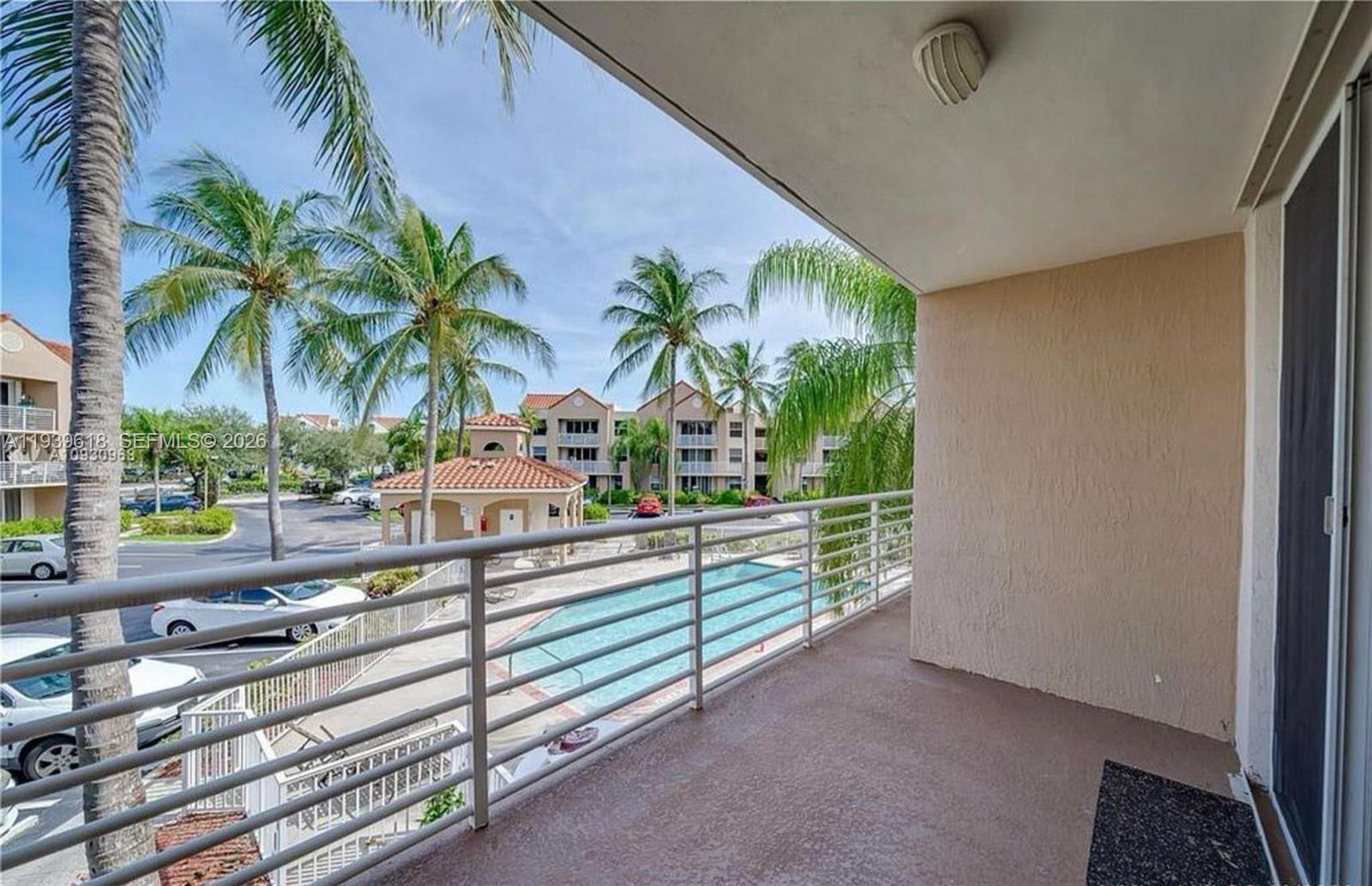 Charming and cozy well maintained 2 Bedroom 2 bathrooms Condo in the heart of Hollywood, gated community close to everything .  2 bathrooms are renovated with all the essentials, newer appliances. remote control fans and remote blinds . You will be minutes away from the fort Lauderdale airport, minutes from Hollywood, Hallandale , Dania and Fort Lauderdale beaches. Minutes from Dania pointe and shopping , convenience to everything. Community in process of recent improvements. Welcome home!