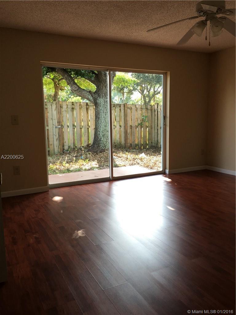 DEERWOOD VILLAS SEC 1 - Residential
