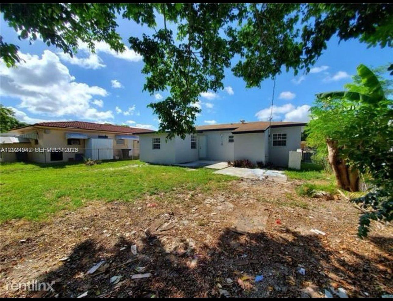 great single-family home with no association. property has a large lot with back alley access. located close to the beach and major shopping centers, entertainment district and more. selling as-is. home is larger in sq ft than what tax records show. send your best offer.