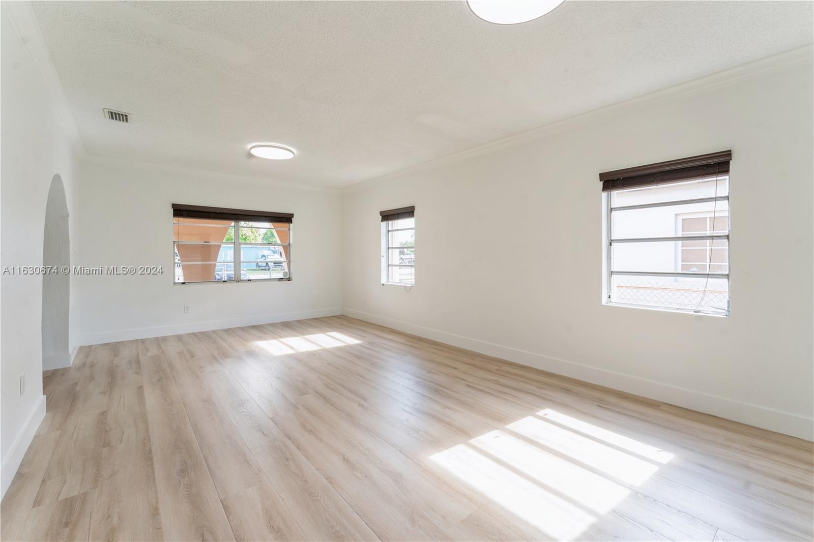 LONDON TERR 1ST ADDN - Residential Lease