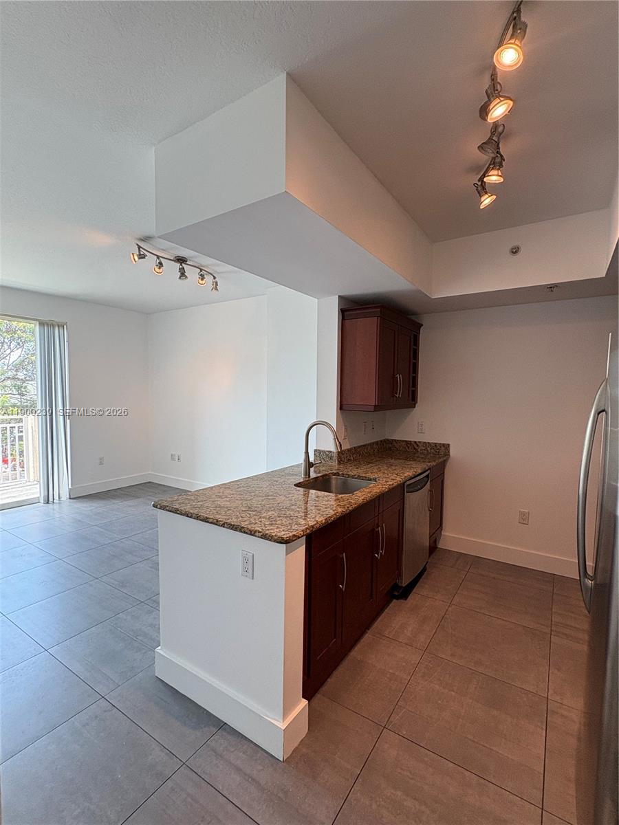 DOWNTOWN DADELAND CONDO N - Residential