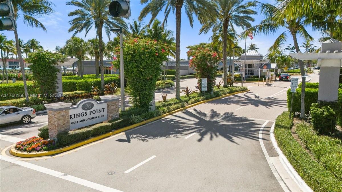 KINGS POINT BRITTANY COND - Residential