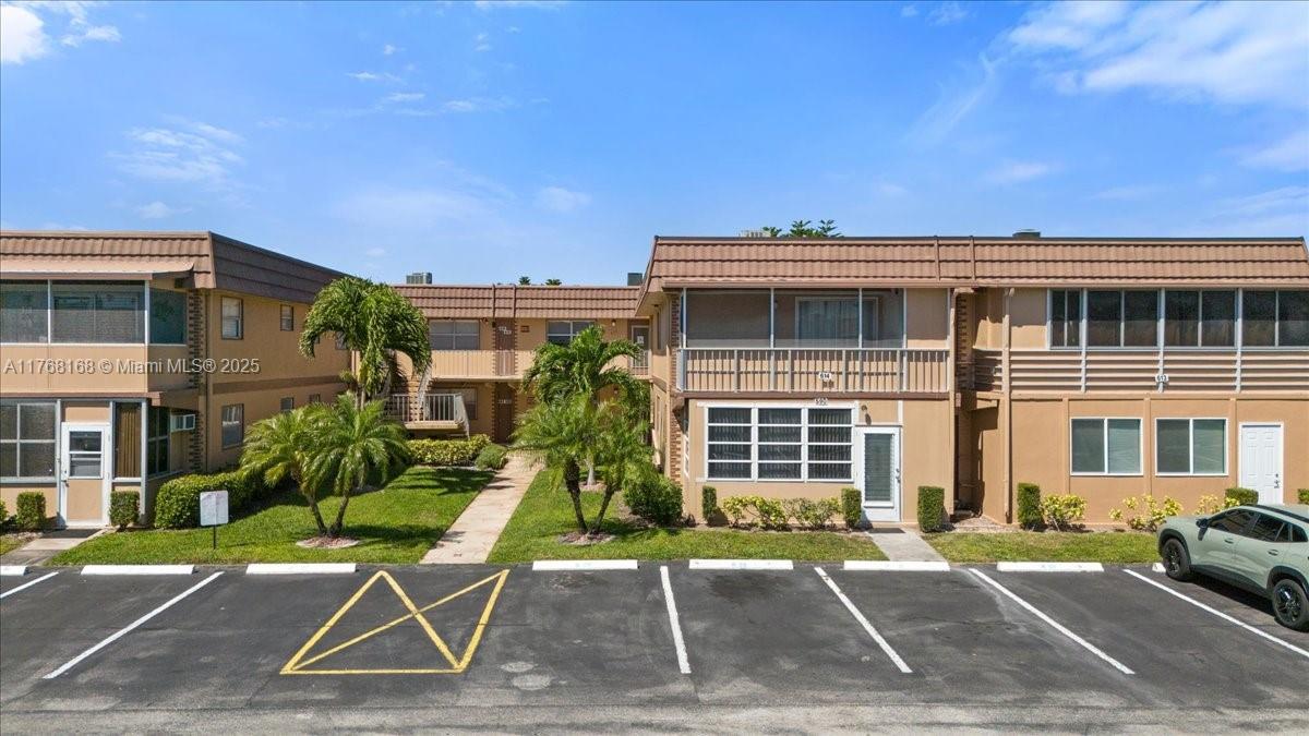 KINGS POINT BRITTANY COND - Residential