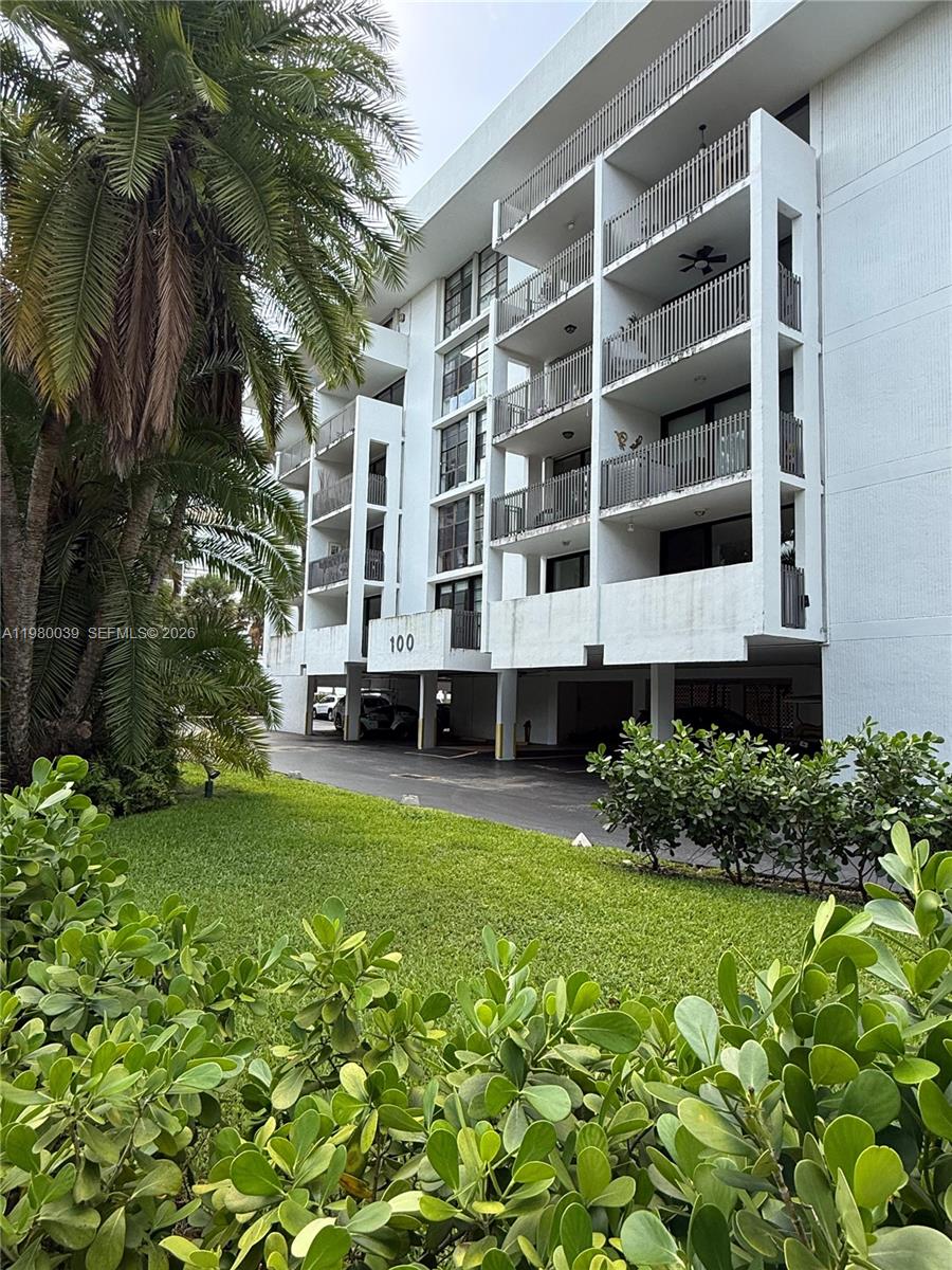 KEY BISCAYNE ONE HUNDRED - Residential