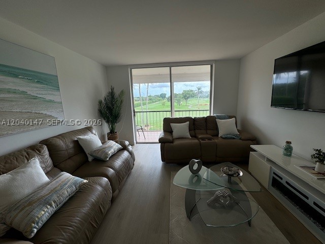 HOLLYBROOK GOLF AND - Residential