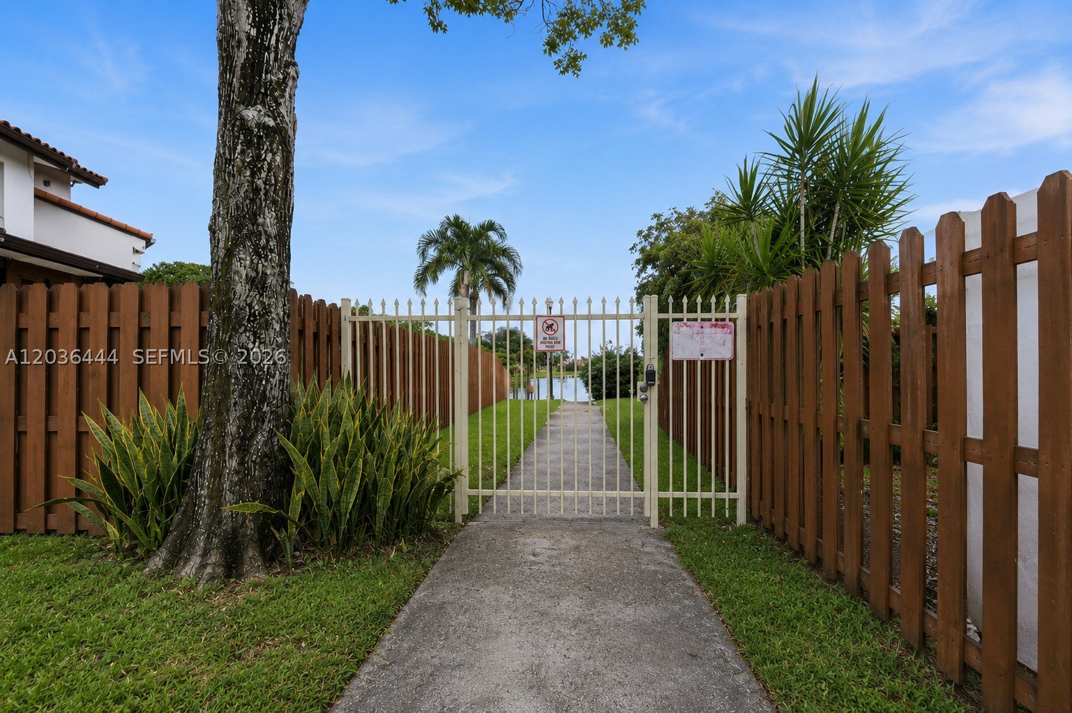 TAMIAMI LAKES SEC 5 - Residential