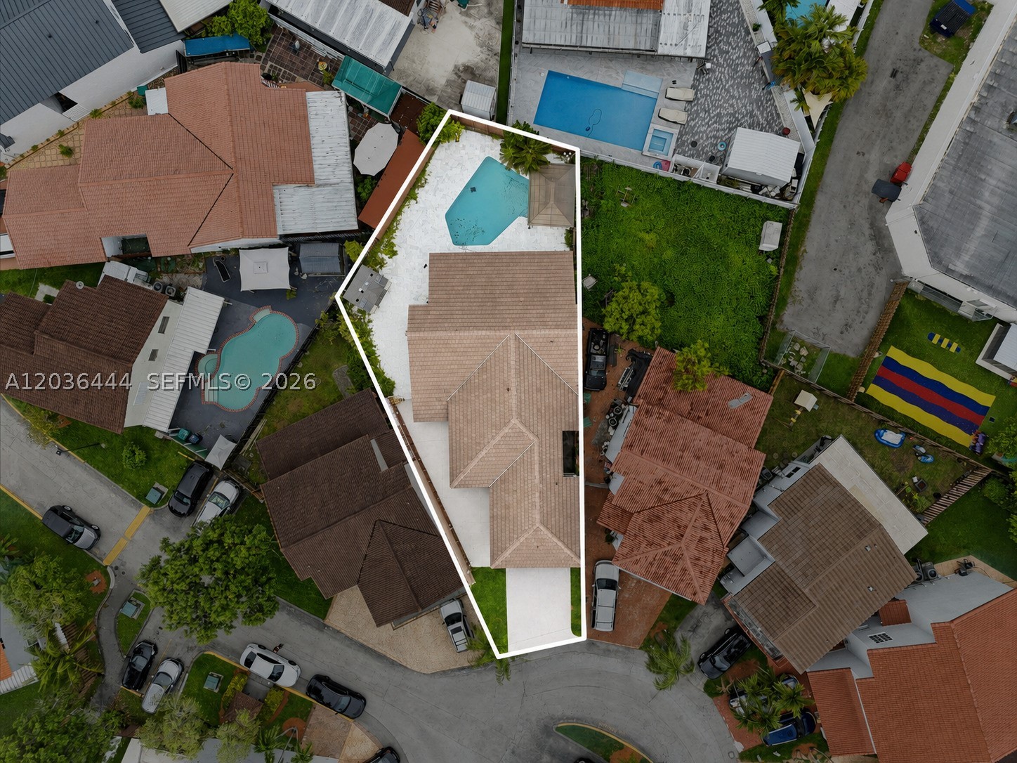 TAMIAMI LAKES SEC 5 - Residential
