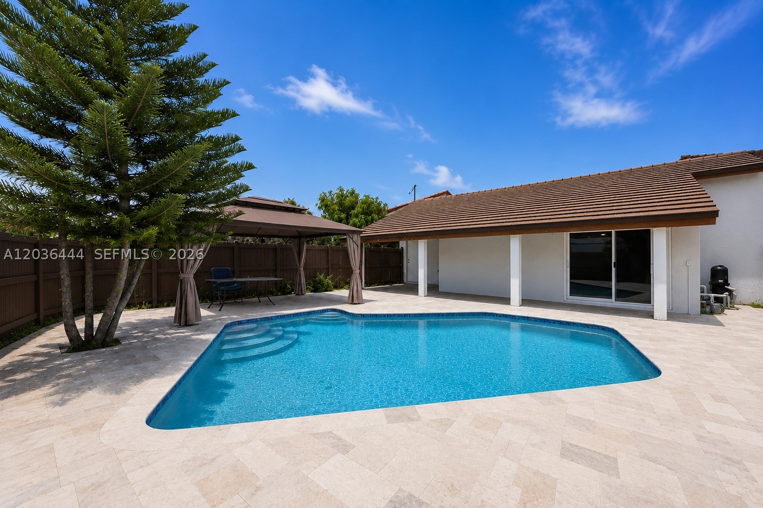 TAMIAMI LAKES SEC 5 - Residential
