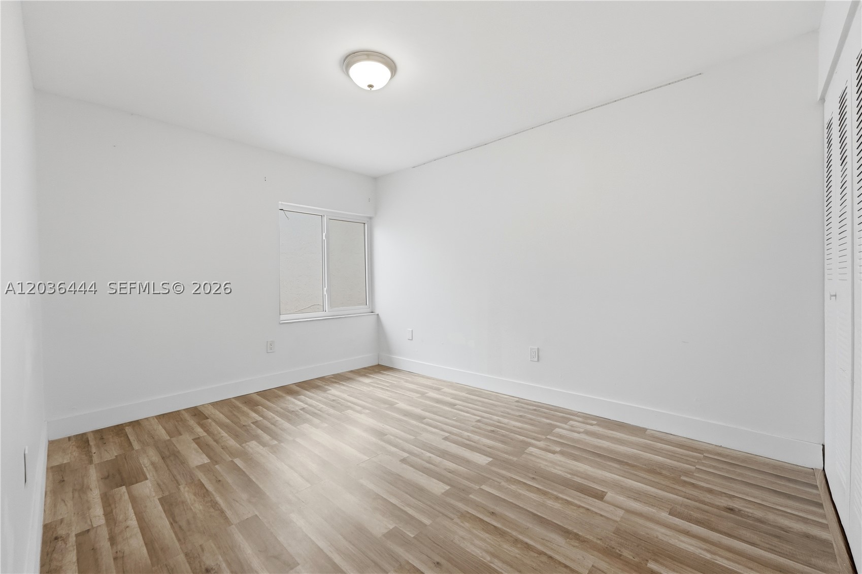 TAMIAMI LAKES SEC 5 - Residential