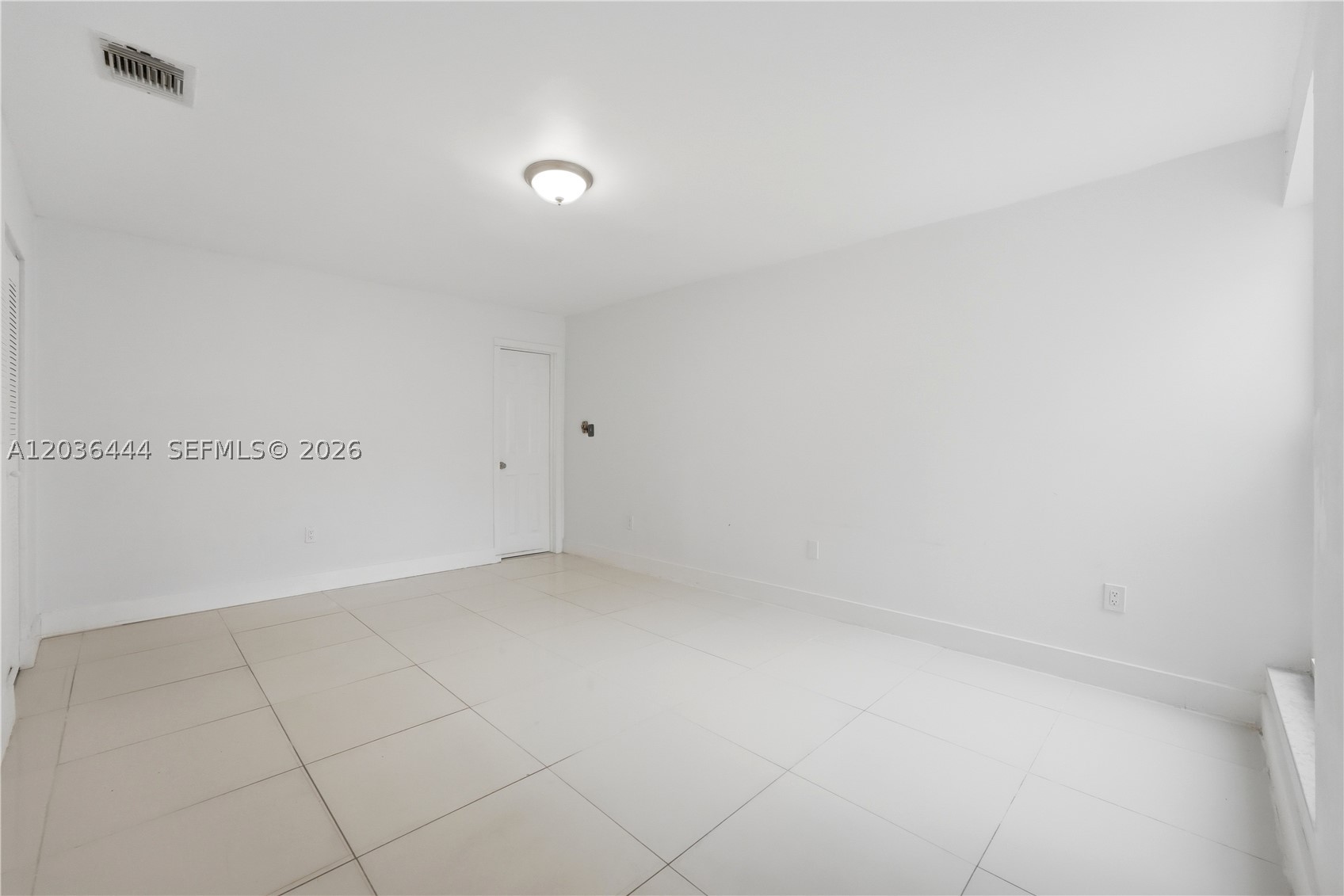 TAMIAMI LAKES SEC 5 - Residential