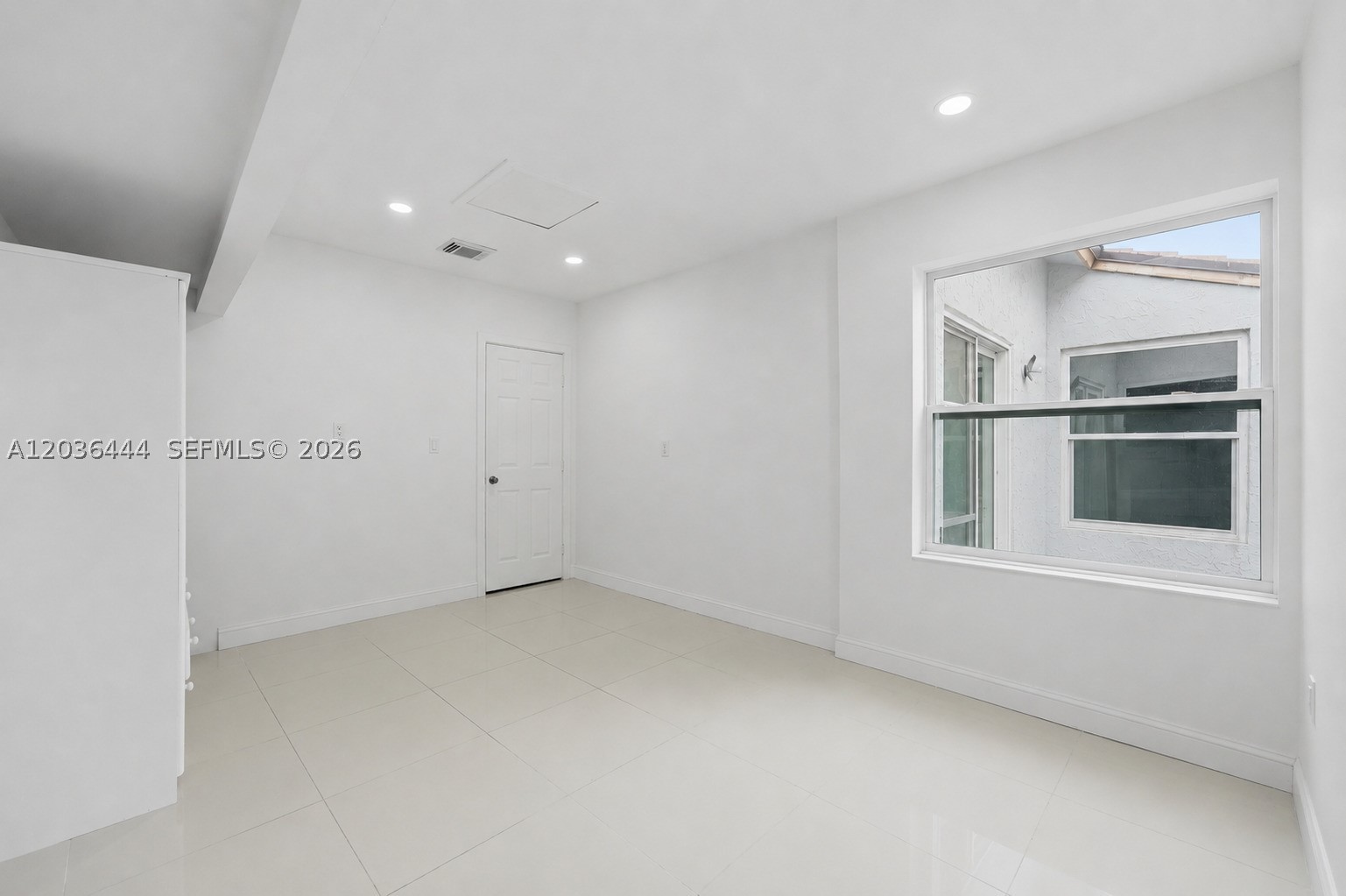 TAMIAMI LAKES SEC 5 - Residential