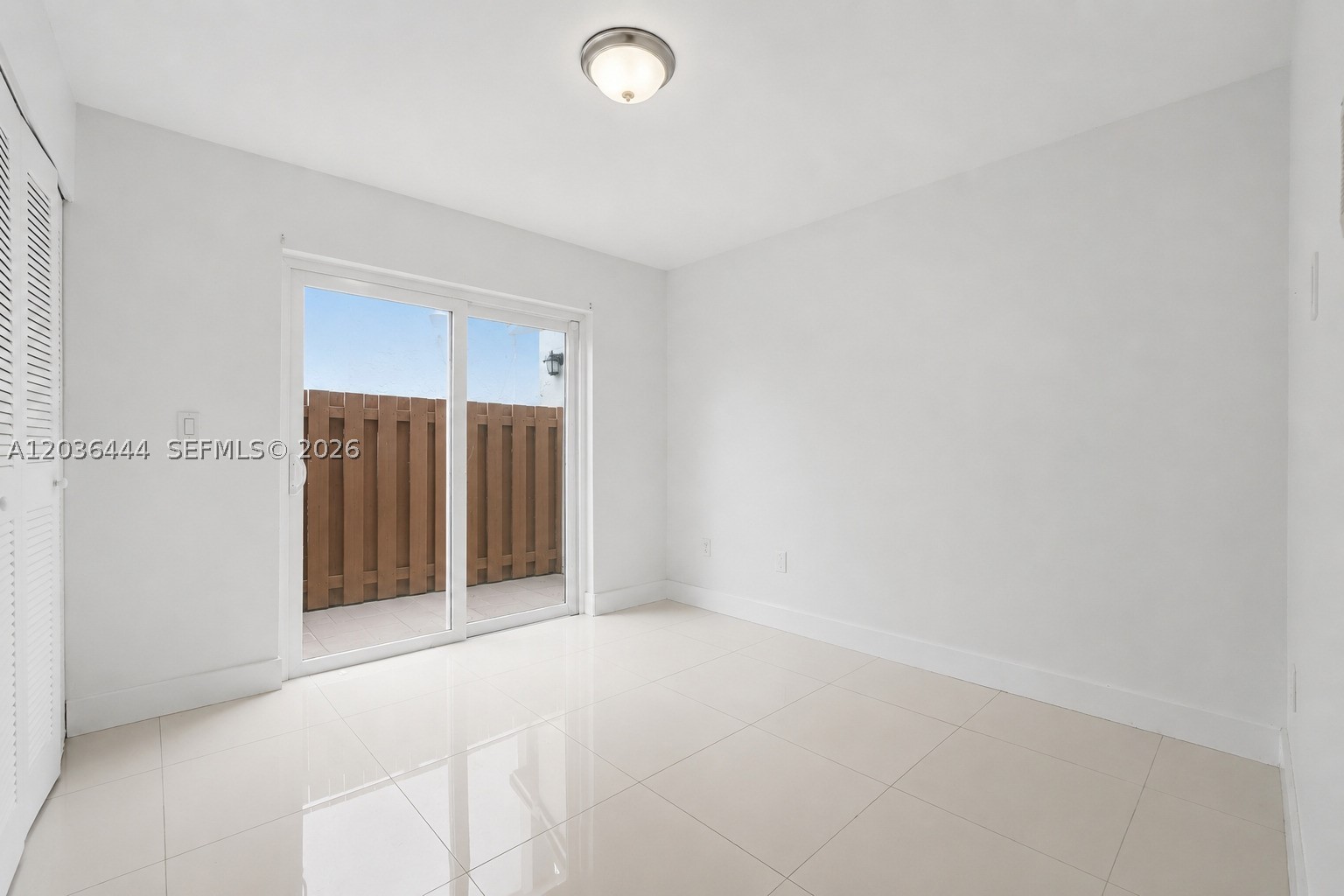 TAMIAMI LAKES SEC 5 - Residential