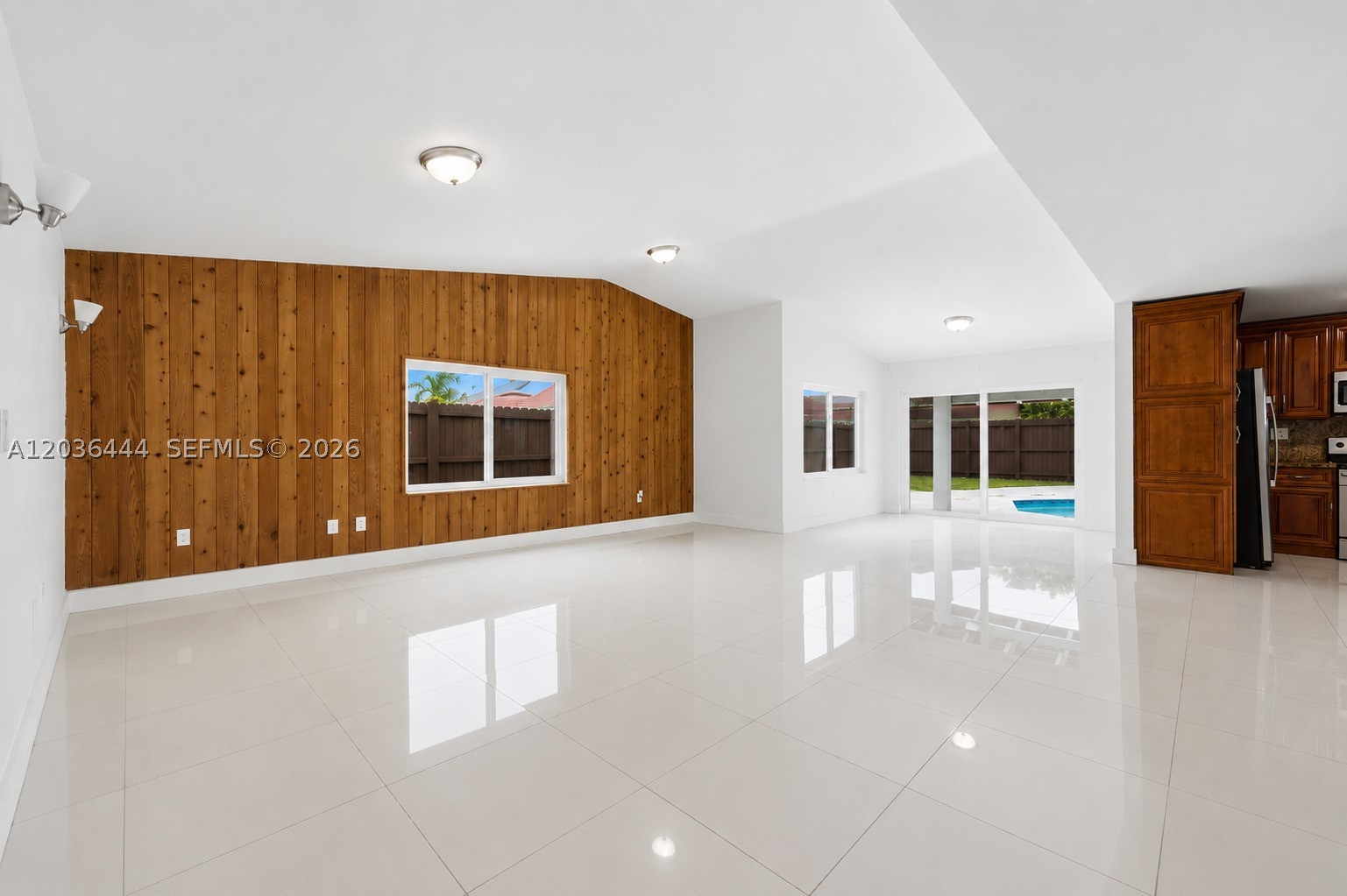 TAMIAMI LAKES SEC 5 - Residential