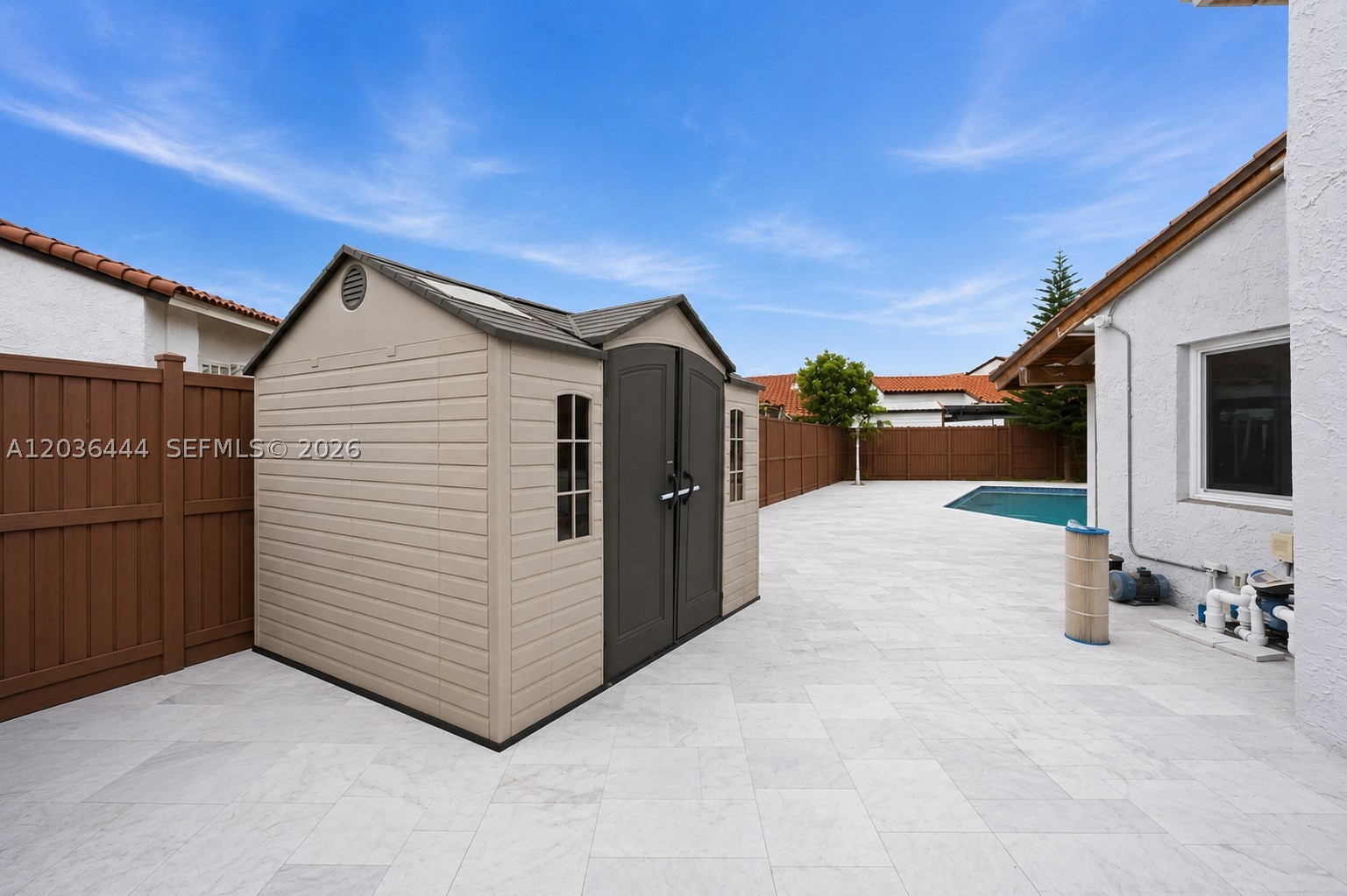 TAMIAMI LAKES SEC 5 - Residential
