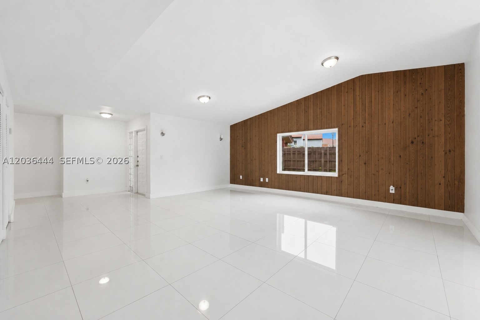 TAMIAMI LAKES SEC 5 - Residential