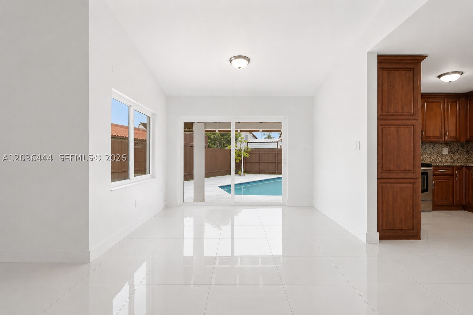 TAMIAMI LAKES SEC 5 - Residential