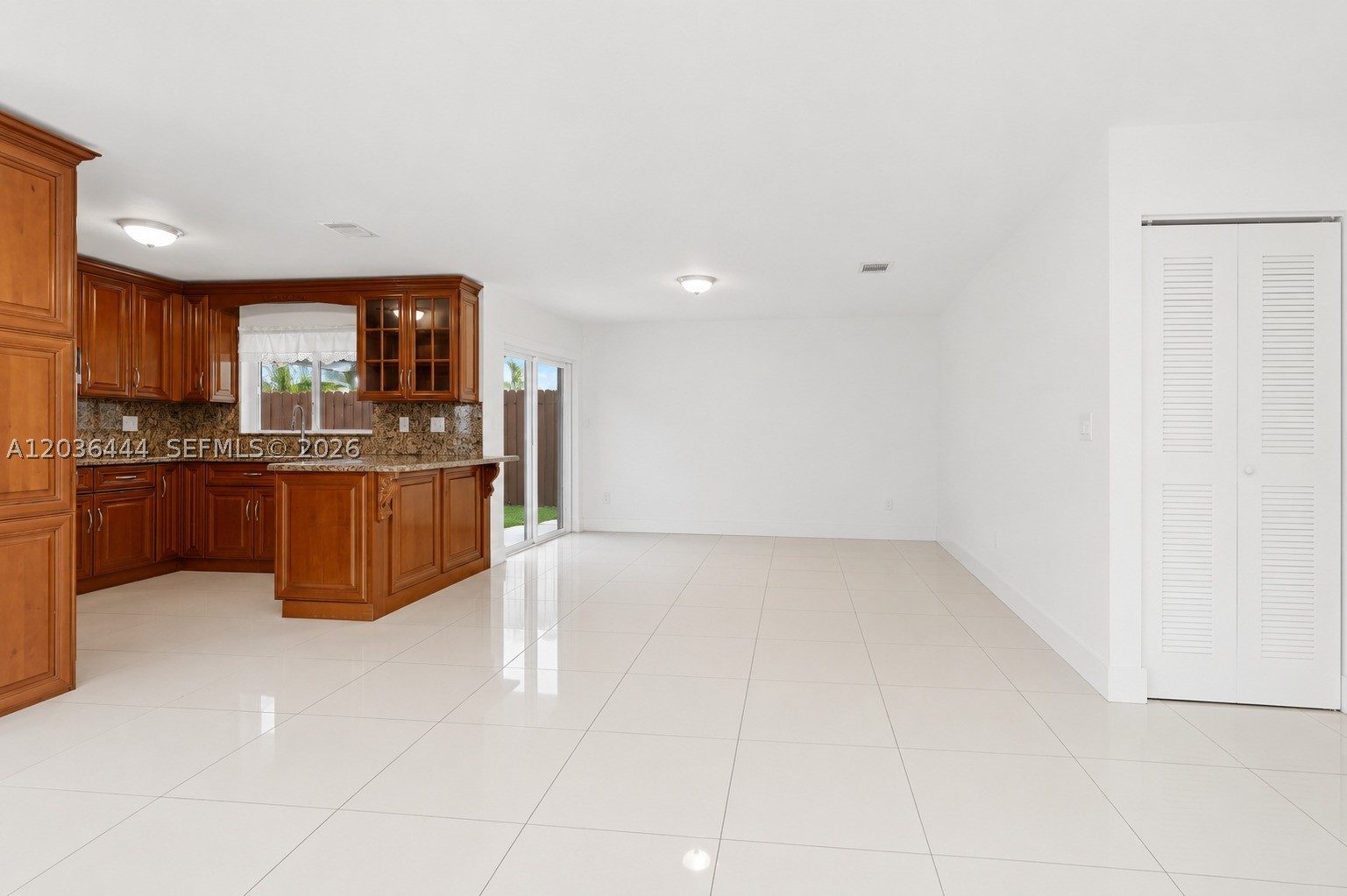 TAMIAMI LAKES SEC 5 - Residential