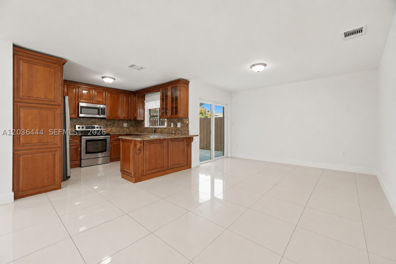 TAMIAMI LAKES SEC 5 - Residential