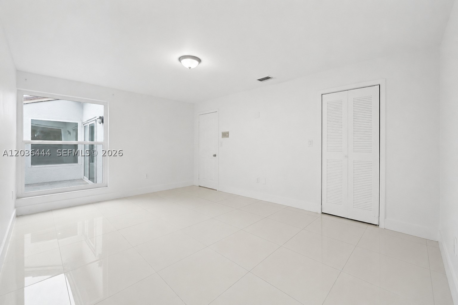 TAMIAMI LAKES SEC 5 - Residential