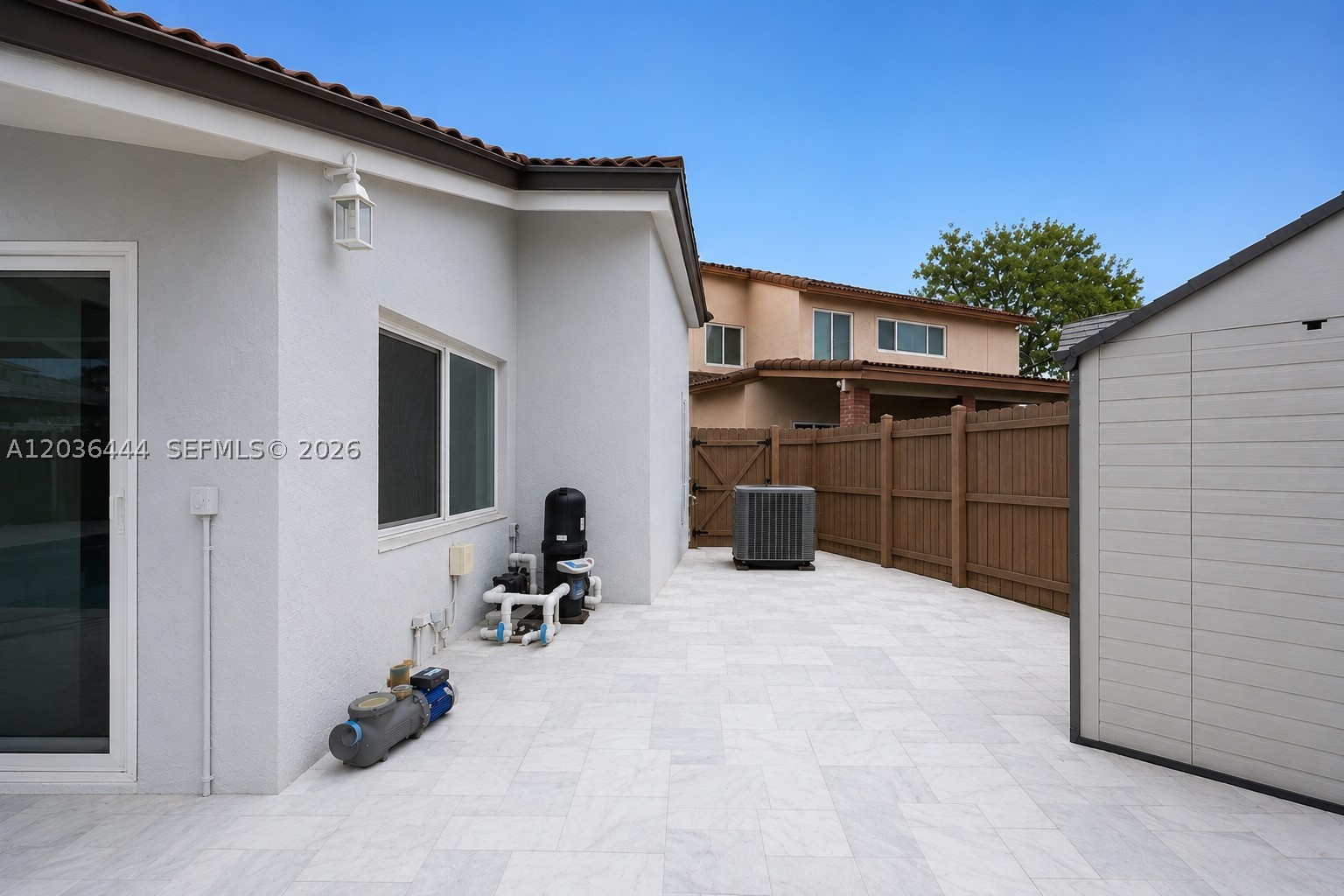 TAMIAMI LAKES SEC 5 - Residential