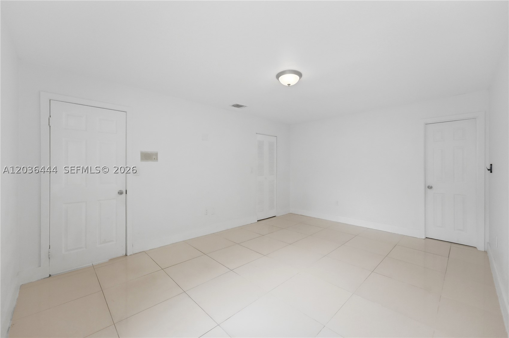 TAMIAMI LAKES SEC 5 - Residential