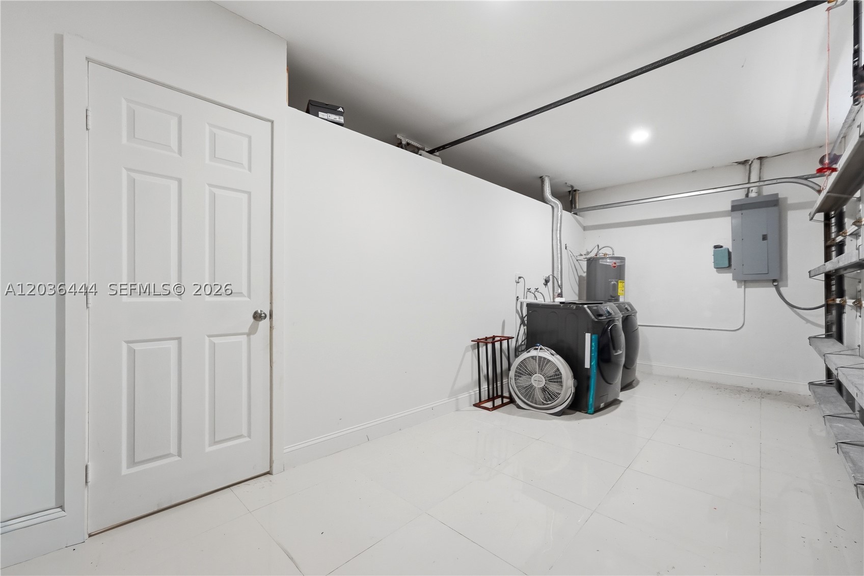 TAMIAMI LAKES SEC 5 - Residential