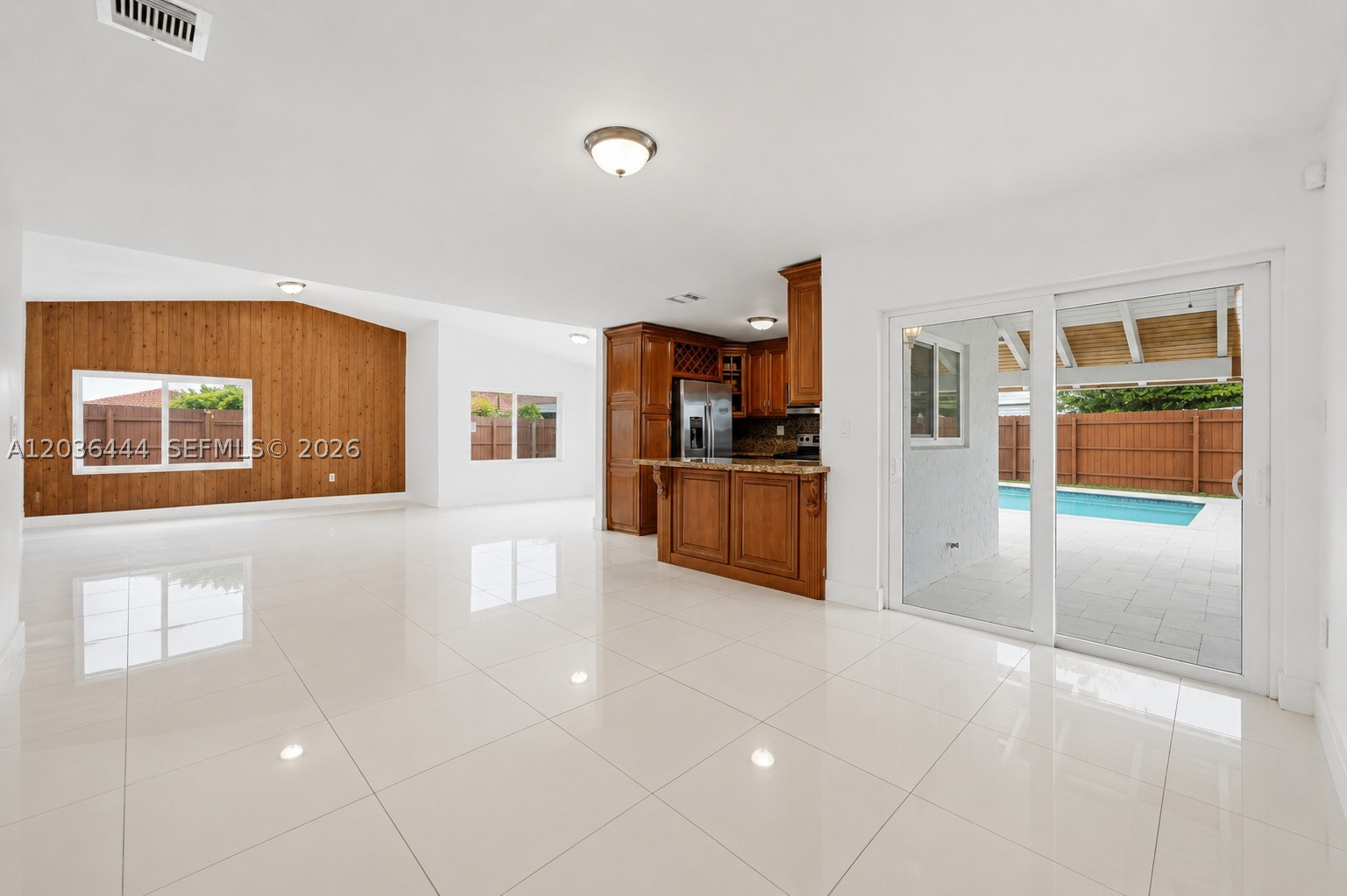 TAMIAMI LAKES SEC 5 - Residential